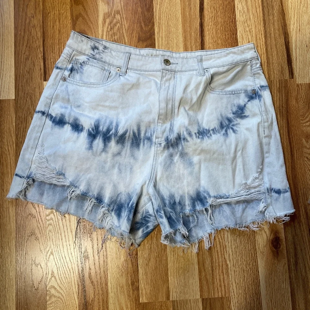 Women 14 American Eagle Distressed Tie Dye Jean Shorts Cut off Comfort Stretch W - Picture 1 of 5